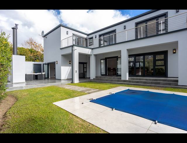 4 BEDROOM HOUSE SOLD IN CONSTANTIA
